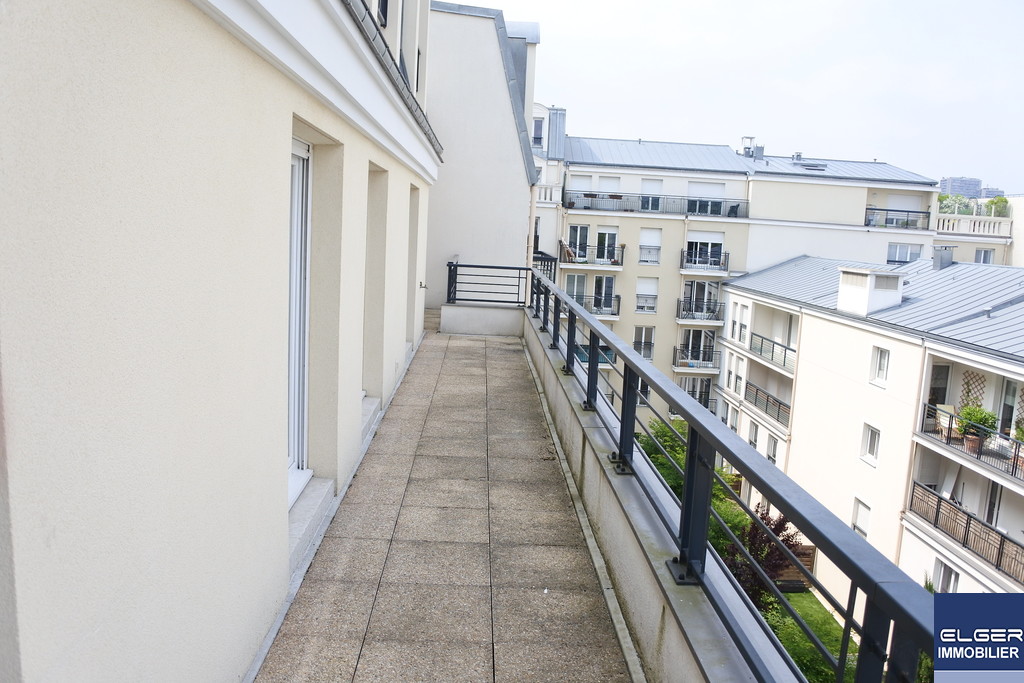 3 FURNISHED ROOMS with terrace rue Volta à PUTEAUX