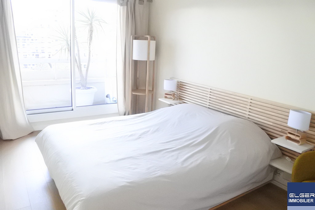 FURNISHED APARTMENT OF 4 ROOMS METRO LOURMEL 