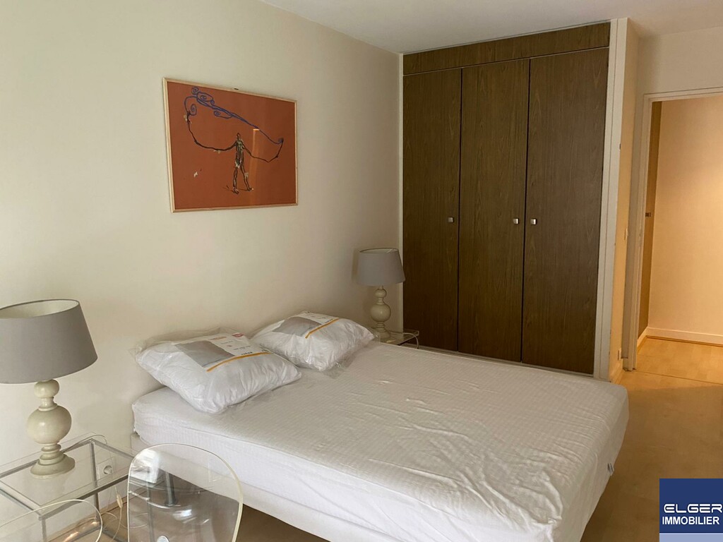 TWO FURNISHED ROOMS WIT LARGE BALCONY rue Dombasle Métro CONVENTION