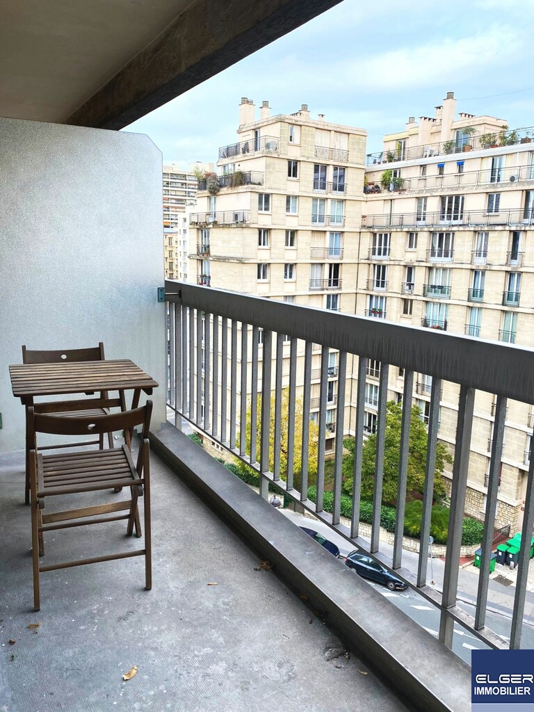 TWO FURNISHED ROOMS WITH BALCONY rue de Lourmel Metro BOUCICAUT