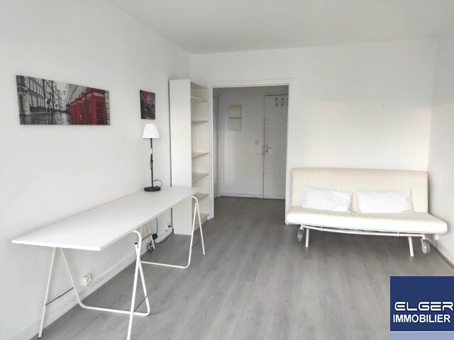 FURNISHED STUDIO WITH BALCONY rue Dunois Métro CHEVALERET