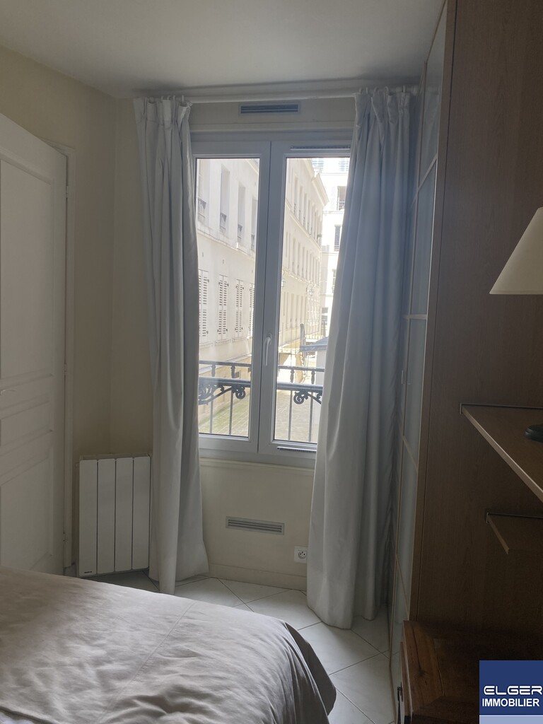 TWO FURNISHED ROOMS rue Saint-Honoré Métro CONCORDE ou MADELEINE