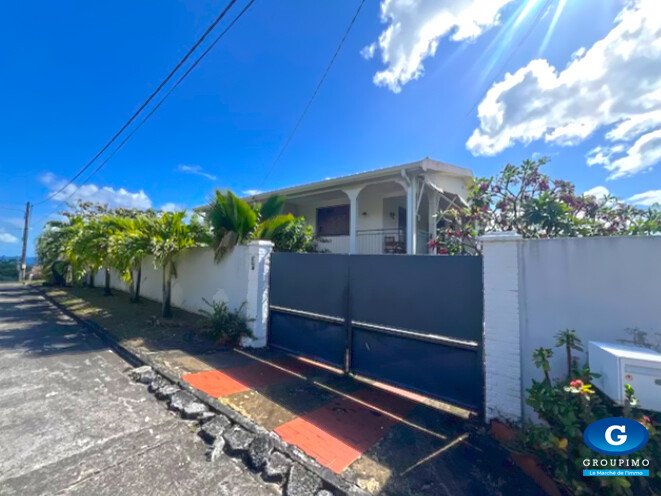 10 MIN CENTRE DE SAINT PIERRE BELLE VILLA SANS TRAVAUX - COUP DE COEUR
