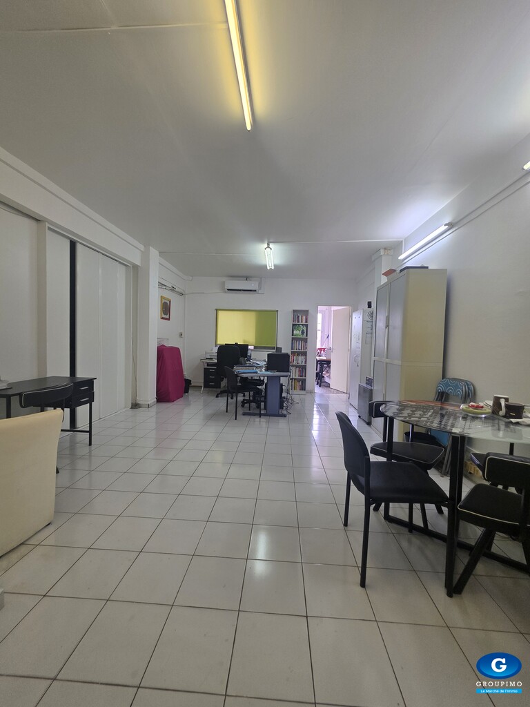 Locaux commerciaux sis ZI Lézarde Le Lamentin