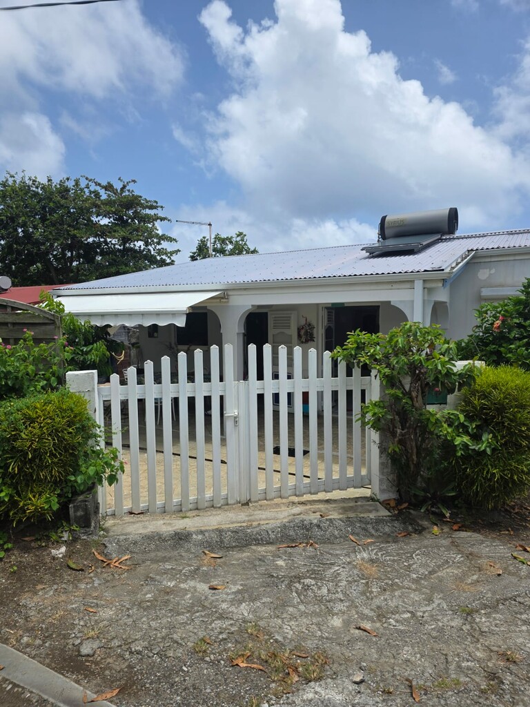 A vendre Villa  plain pied BASSE POINTE